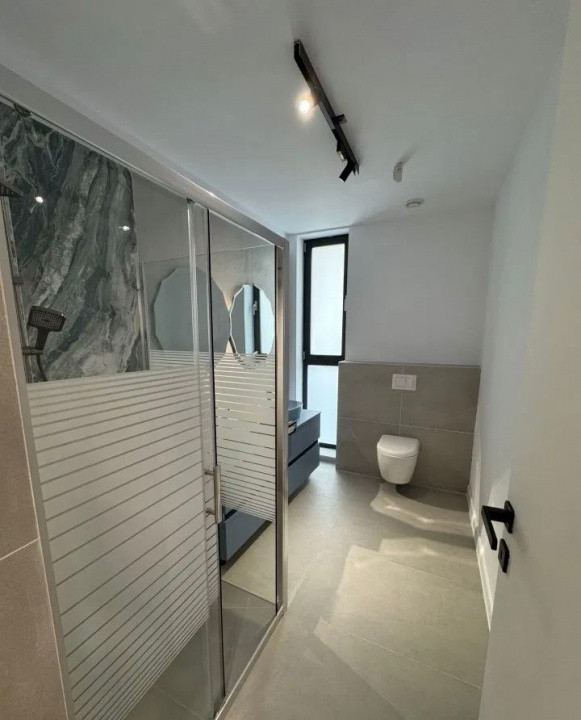 Casă modernă cu 5 camere și piscină pe acoperiș – Serenity Residence Voluntari