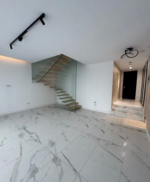 Casă modernă cu 5 camere și piscină pe acoperiș – Serenity Residence Voluntari