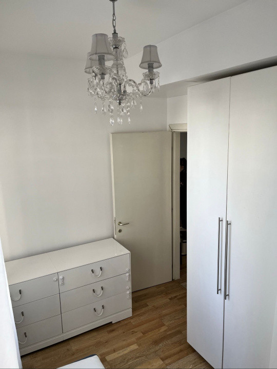 de inchiriat apartament decomandat cu 3 camere  in Aviatiei 