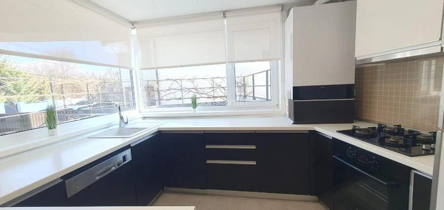 Inchiriere apartament 3 camere Zona Nord – terasa, gradina, parcare