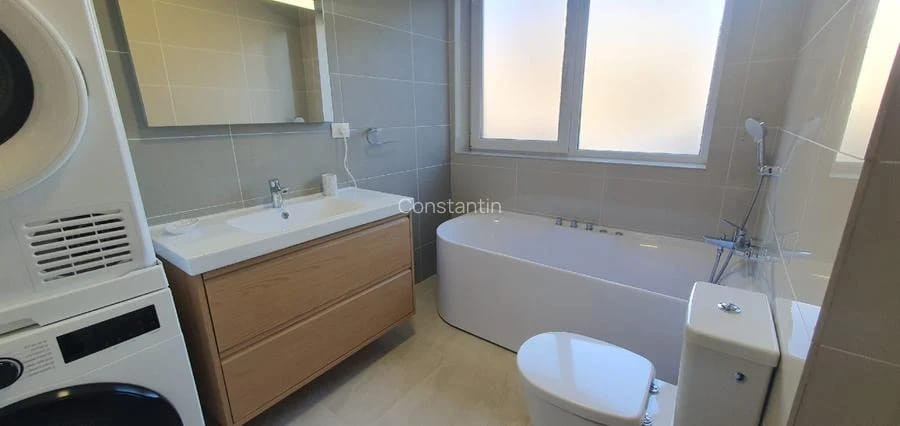 Inchiriere apartament 3 camere Zona Nord – terasa, gradina, parcare
