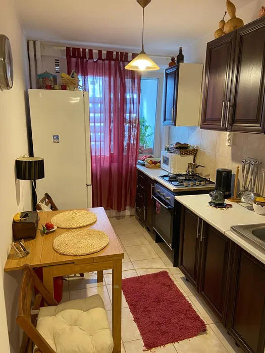 de inchiriat apartament  cu 2 camere in zona Stefan cel Mare 
