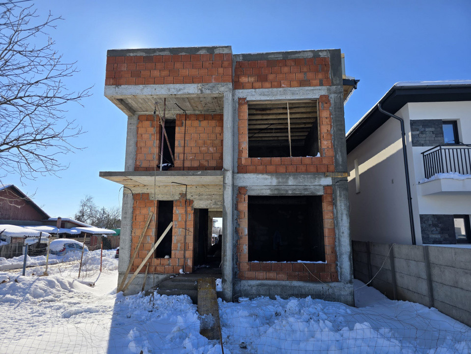 Vila 5 camere Tunari zona Centrala