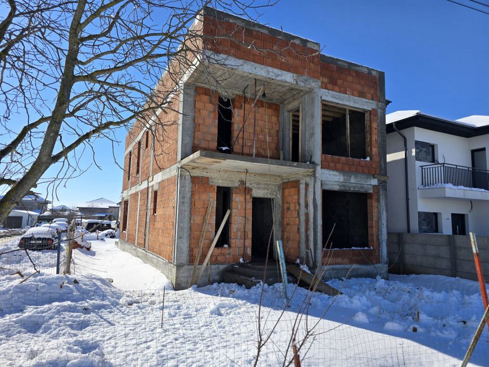 Vila 5 camere Tunari zona Centrala