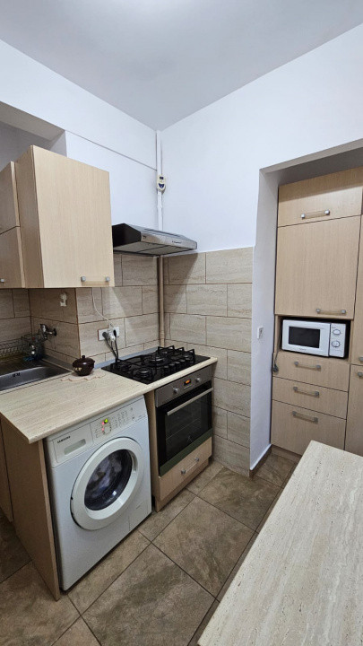 de inchiriat apartament decomandat cu 3 camere  in Floreasca 