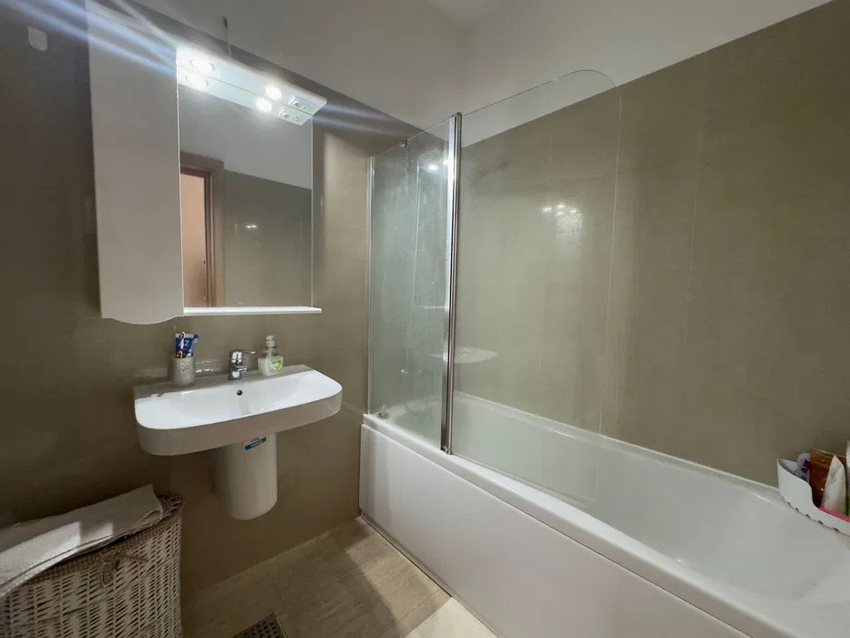 de inchiriat apartament 2 camere modern/Zona 13 septembrie/Palatul Parlamentului