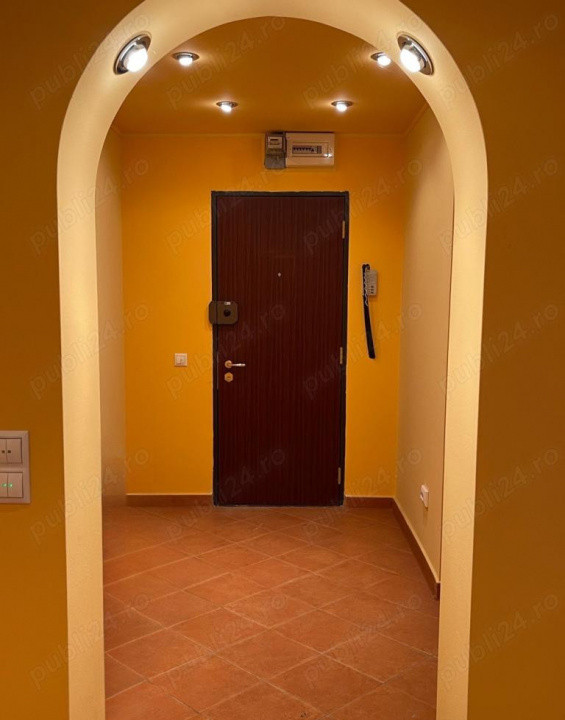 Apartament 3 camere, 60 mp, bloc monolit, centrala, boxa, metrou 1 Decembrie