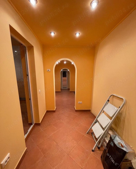 Apartament 3 camere, 60 mp, bloc monolit, centrala, boxa, metrou 1 Decembrie