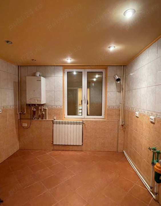 Apartament 3 camere, 60 mp, bloc monolit, centrala, boxa, metrou 1 Decembrie