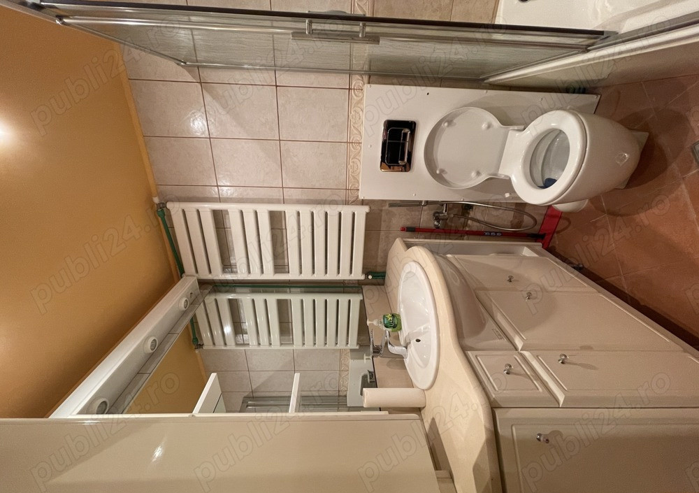 Apartament 3 camere, 60 mp, bloc monolit, centrala, boxa, metrou 1 Decembrie