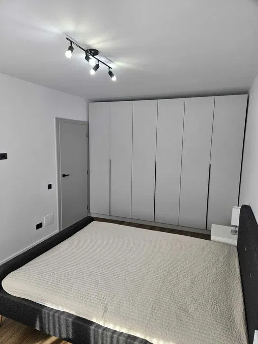 de inchiriat apartament semidecomandat cu 3 camere  in 13 Septembrie 