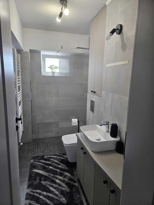 de inchiriat apartament semidecomandat cu 3 camere  in 13 Septembrie 