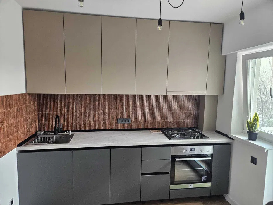 de inchiriat apartament semidecomandat cu 3 camere  in 13 Septembrie 