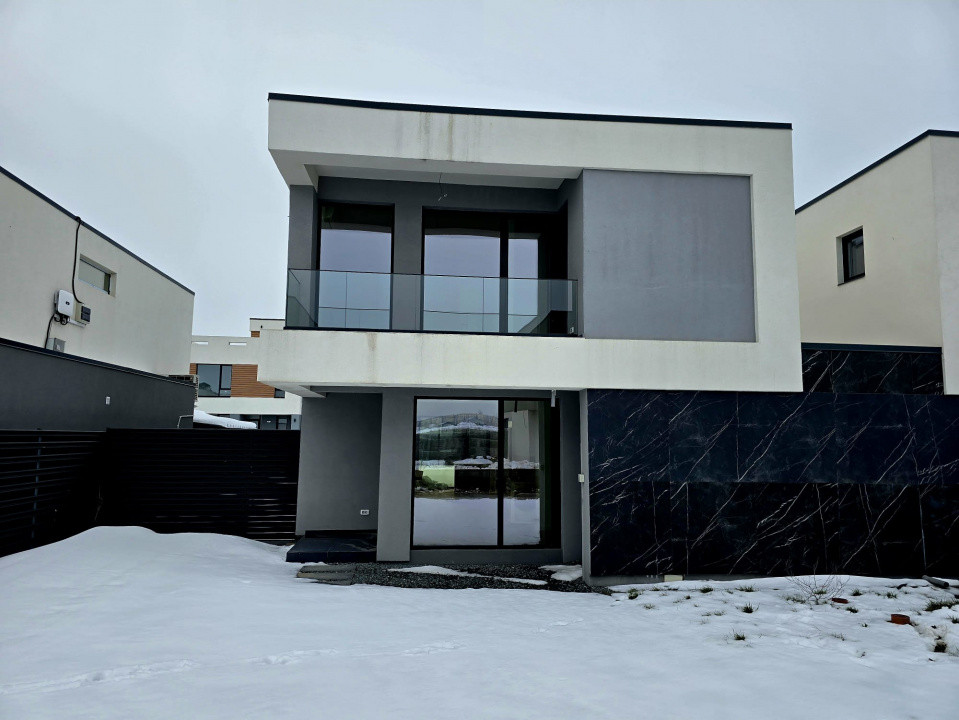 Vila 5 camere Tunari de vanzare