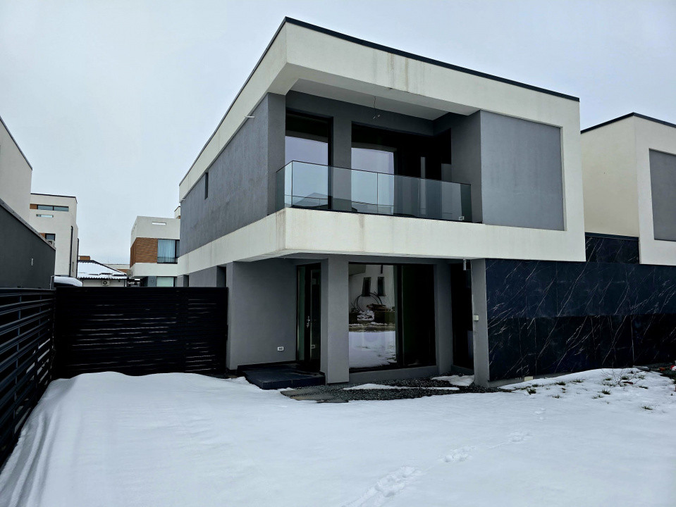 Vila 5 camere Tunari de vanzare