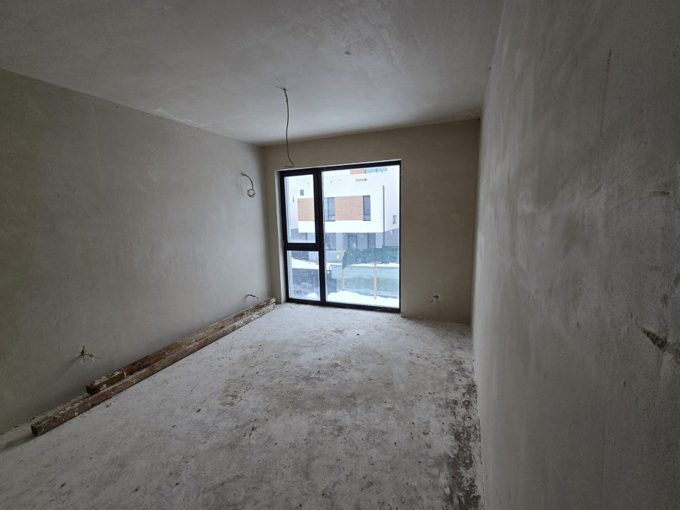 Vila 5 camere Tunari de vanzare