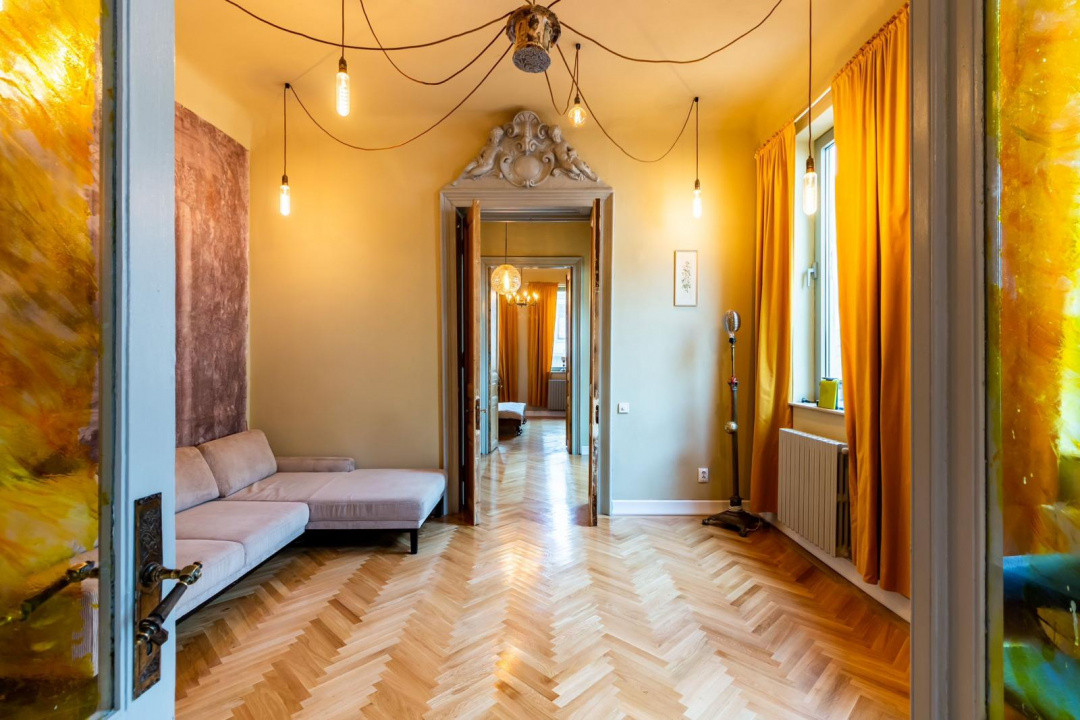 Casa individuala, 215 mp, 5 camere, partial renovat, parcare, zona Armeneasca