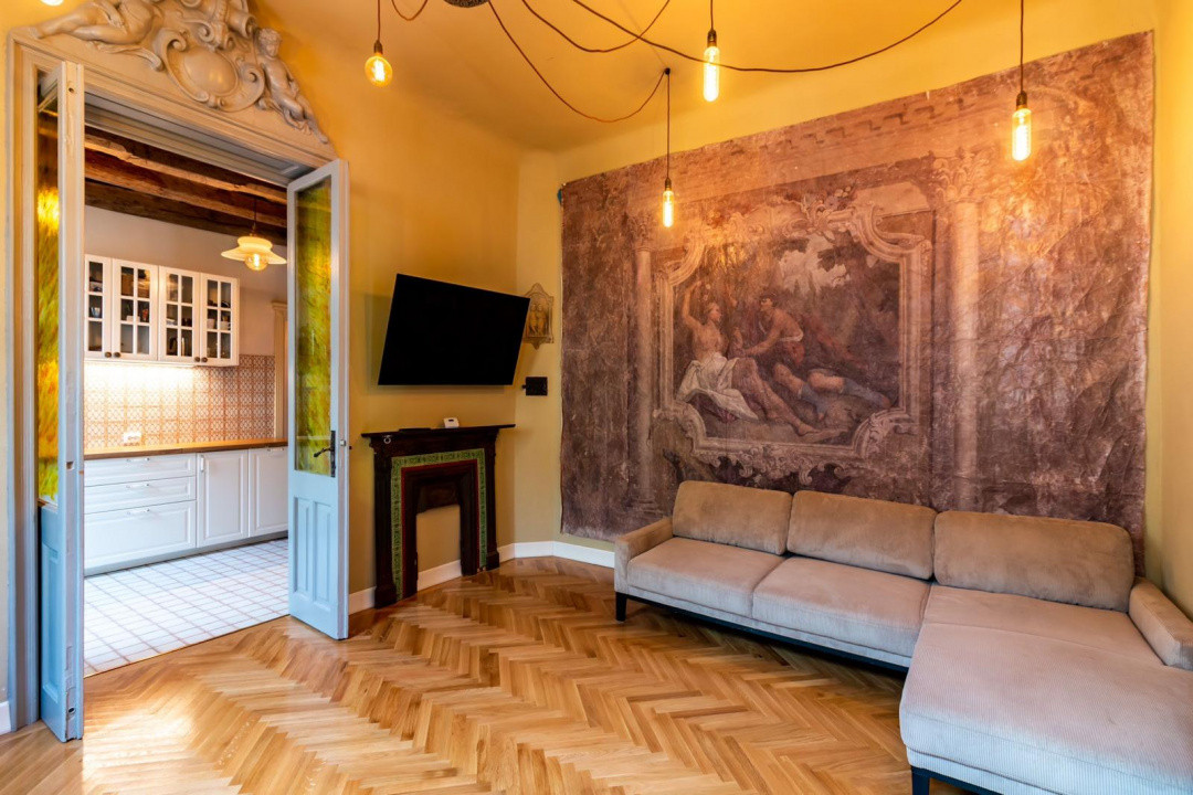 Casa individuala, 215 mp, 5 camere, partial renovat, parcare, zona Armeneasca