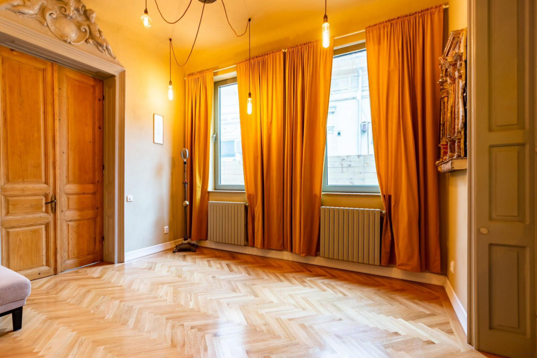 Casa individuala, 215 mp, 5 camere, partial renovat, parcare, zona Armeneasca