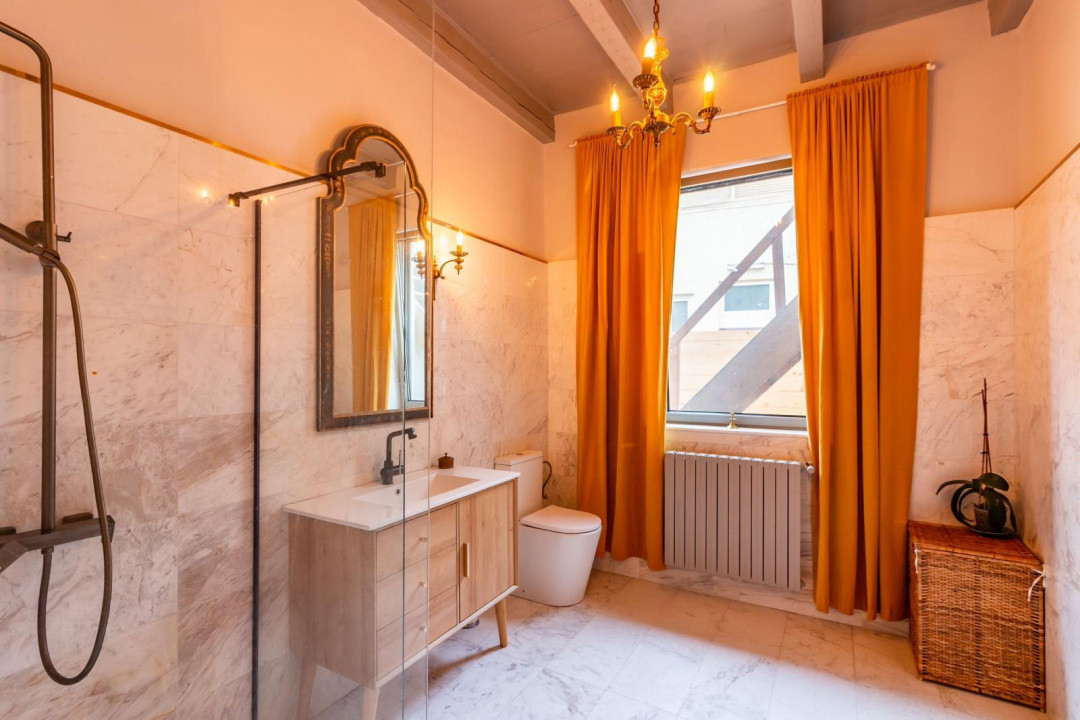 Casa individuala, 215 mp, 5 camere, partial renovat, parcare, zona Armeneasca