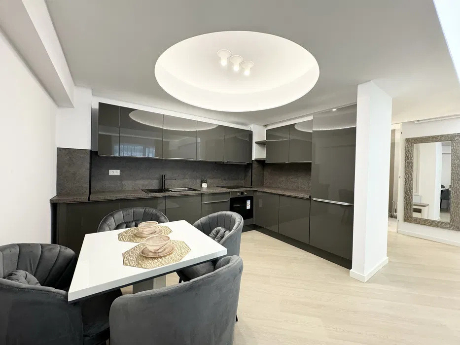 de inchiriat apartament 3 camere in Cortina North