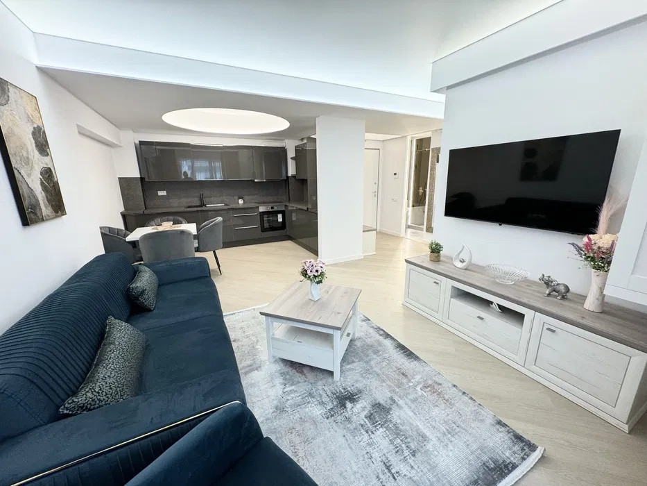 de inchiriat apartament 3 camere in Cortina North