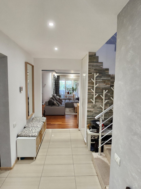 Vilă duplex P+1 în Cosmopolis | 4 parcări incluse, 3 dormitoare, curte proprie