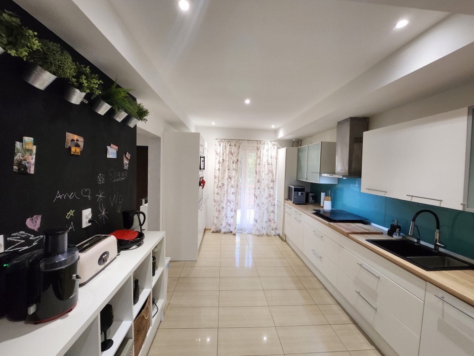 Vilă duplex P+1 în Cosmopolis | 4 parcări incluse, 3 dormitoare, curte proprie