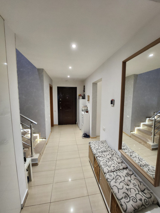 Vilă duplex P+1 în Cosmopolis | 4 parcări incluse, 3 dormitoare, curte proprie