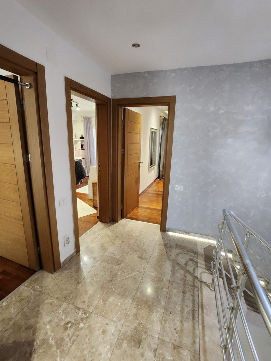 Vilă duplex P+1 în Cosmopolis | 4 parcări incluse, 3 dormitoare, curte proprie