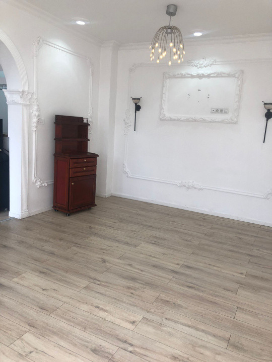 Casa boiereasca individuala 8 camere, 300 mp, curte, parcare, zona Unirii