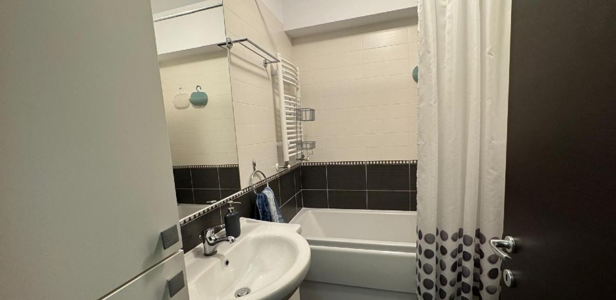 Inchiriere 2 camere decomandat, Aviatiei, parcare subterana