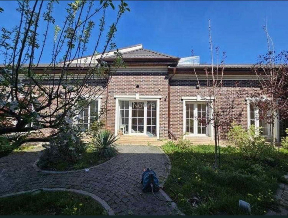 Închiriez vilă spațioasă cu corp secundar – ideal rezidențial sau business