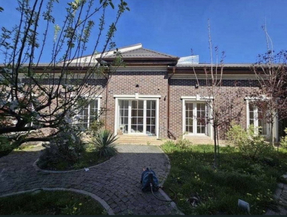 Închiriez vilă spațioasă cu corp secundar – ideal rezidențial sau business