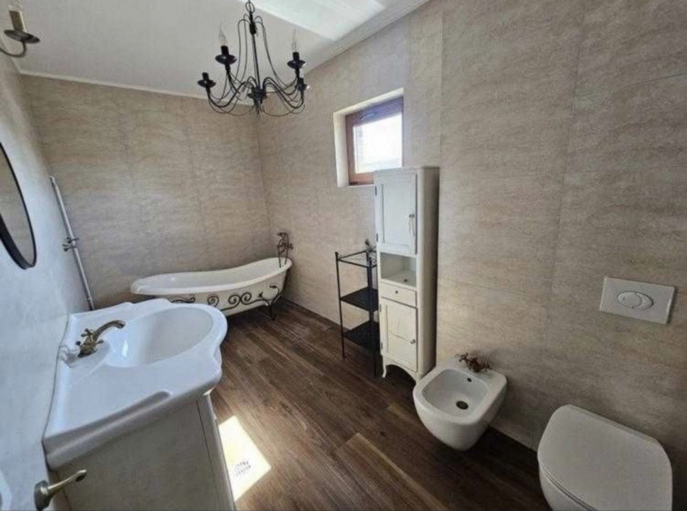 Închiriez vilă spațioasă cu corp secundar – ideal rezidențial sau business