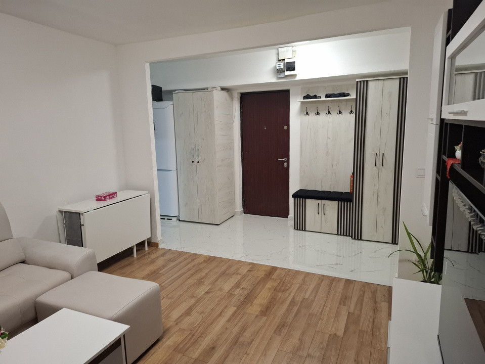 de inchiriat apartament decomandat cu 3 camere  in zona P-ta Victoriei 