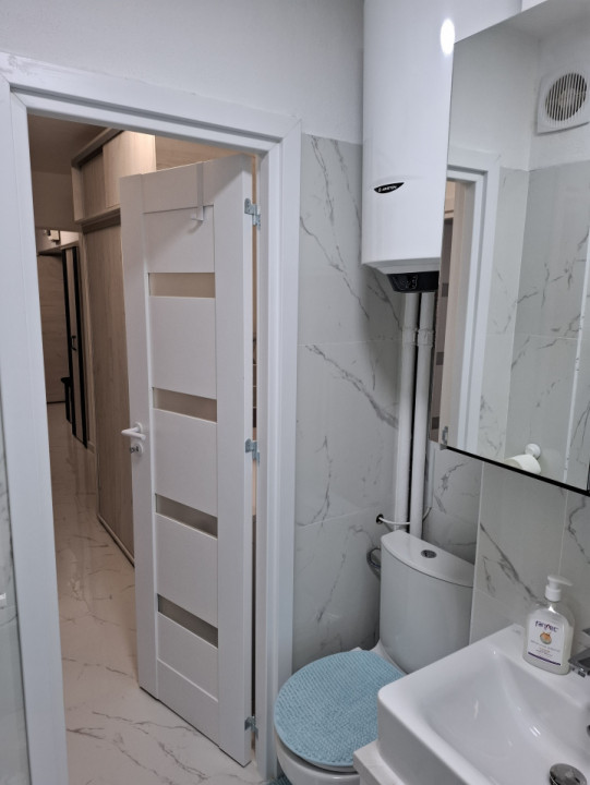 de inchiriat apartament decomandat cu 3 camere  in zona P-ta Victoriei 