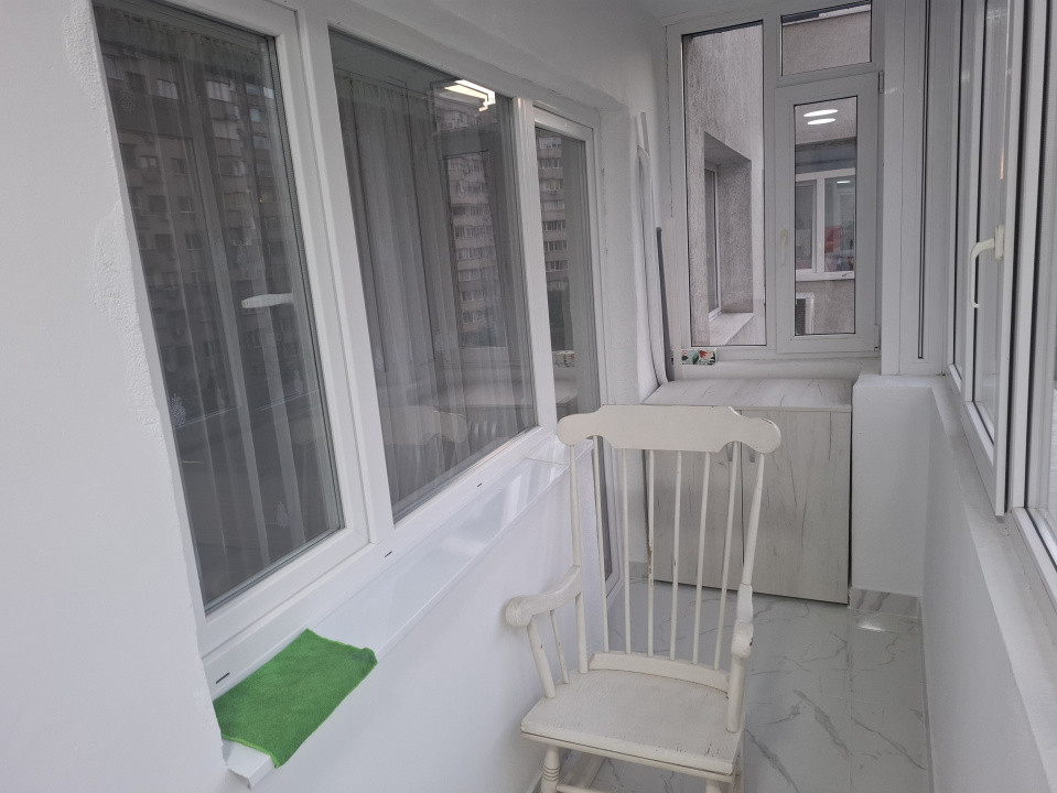 de inchiriat apartament decomandat cu 3 camere  in zona P-ta Victoriei 