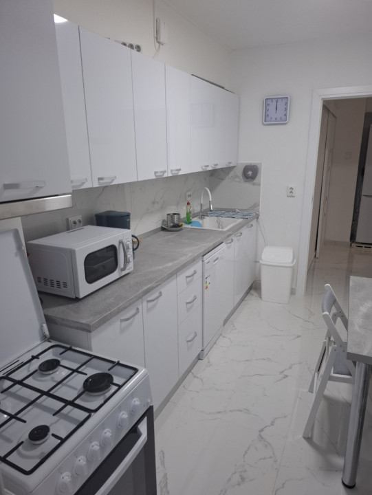 de inchiriat apartament decomandat cu 3 camere  in zona P-ta Victoriei 