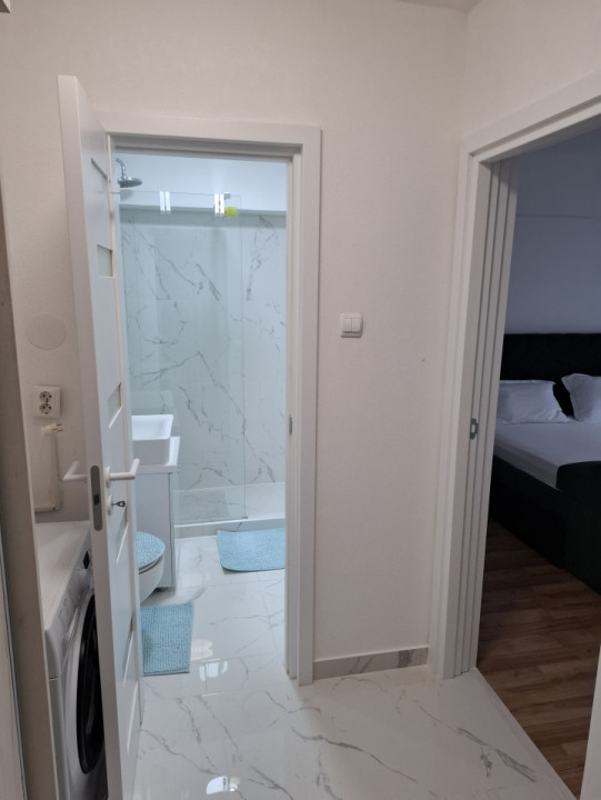 de inchiriat apartament decomandat cu 3 camere  in zona P-ta Victoriei 