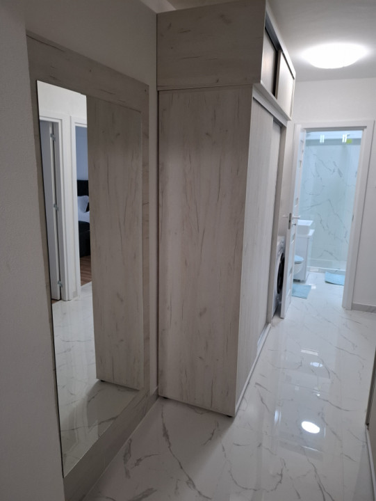 de inchiriat apartament decomandat cu 3 camere  in zona P-ta Victoriei 