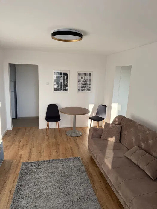 de inchiriat apartament cu 2 camere  in zona Victoriei 