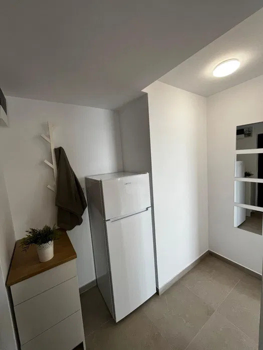de inchiriat apartament cu 2 camere  in zona Victoriei 