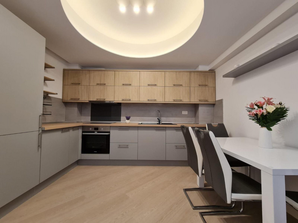 de inchiriat apartament 3 camere in Cortina North