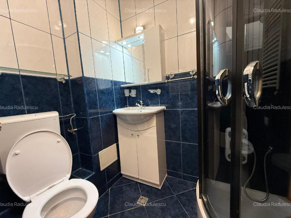 Inchiriez apartament de 4 camere in zona Nicolae Titulescu