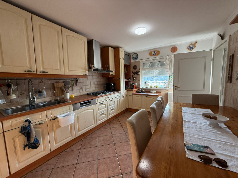 Vilă spațioasă cu piscină, saună și seră – Corbeanca