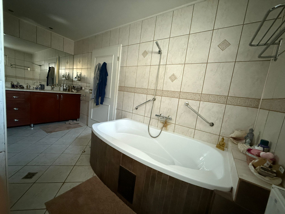 Vilă spațioasă cu piscină, saună și seră – Corbeanca