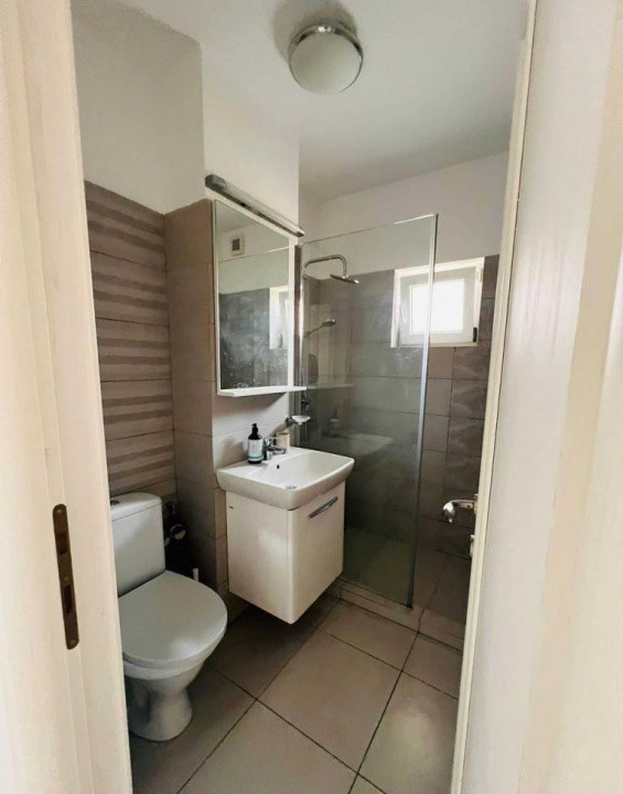 De inchiriat apartament decomandat cu 3 camere  in Arcul de Triumf 