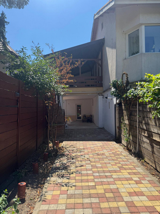 Închiriere vilă 4 camere