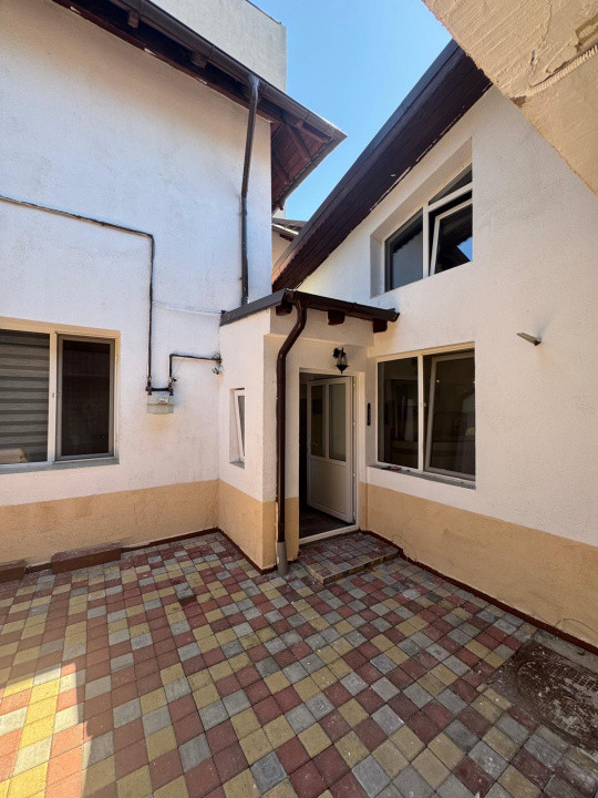 Închiriere vilă 4 camere